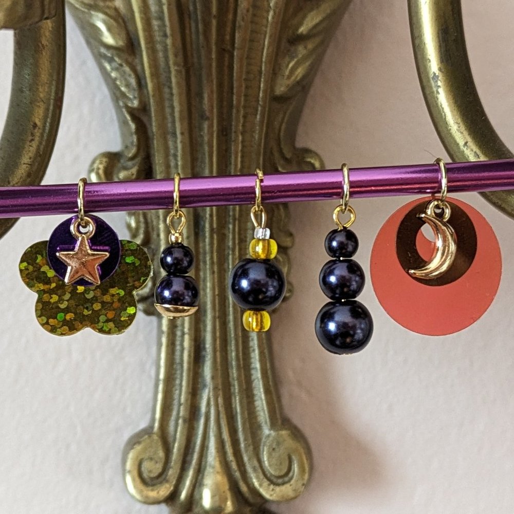 Set of 5 Stitch Markers + BONUS Row Marker